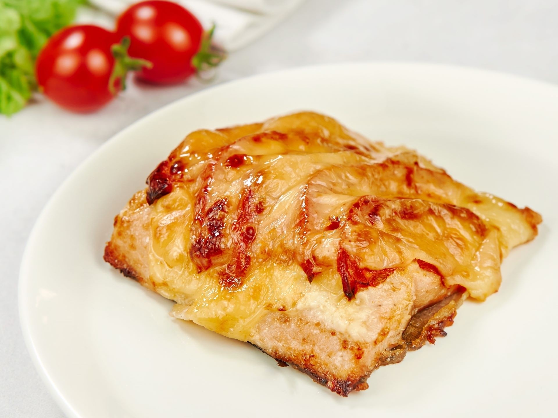 Горбуша с томатами под сыром