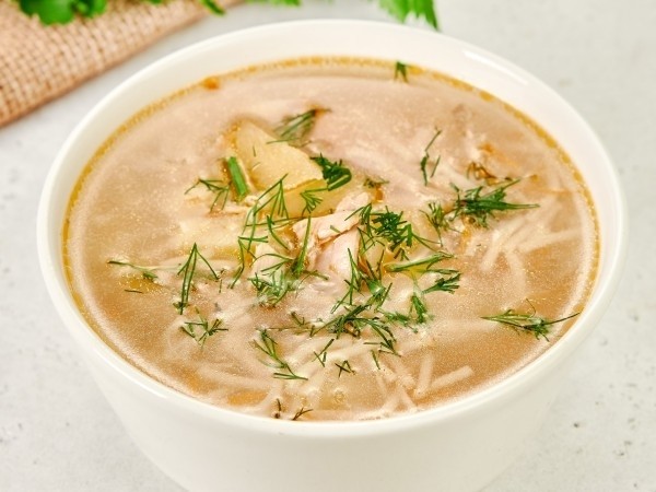 Домашняя куриная лапша с яйцом