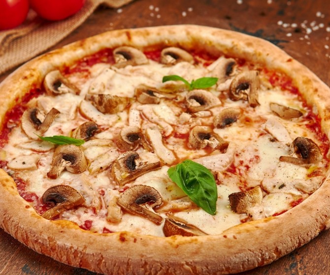 Пицца с курицей и грибами (30 см)