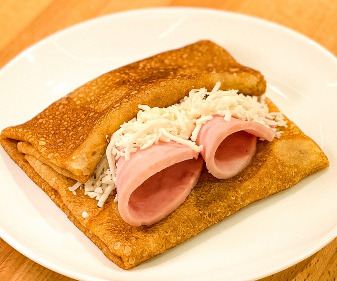 Блин с ветчиной и сыром