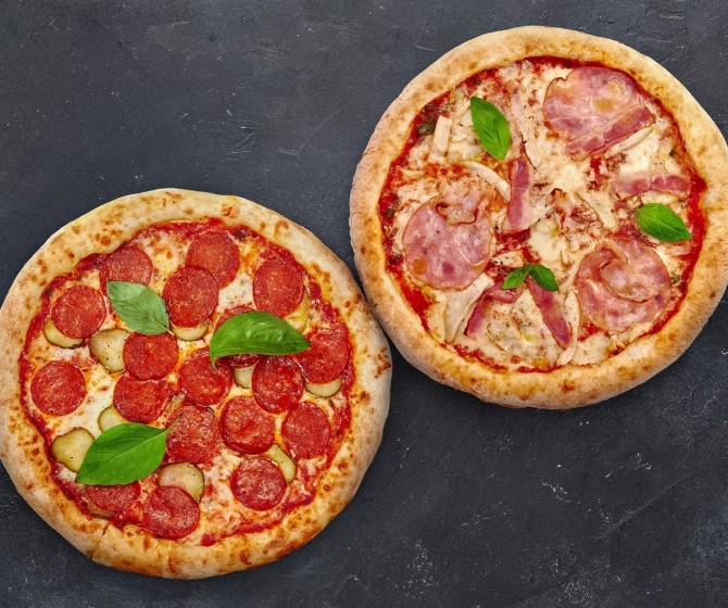 КОМБО 2 пиццы 23см: Пепперони по-деревенски + Бекон, курица, ветчина