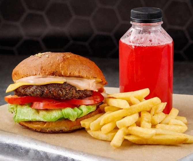 БИФ КОМБО: Бургер+фри+Лимонад Клубника-мята