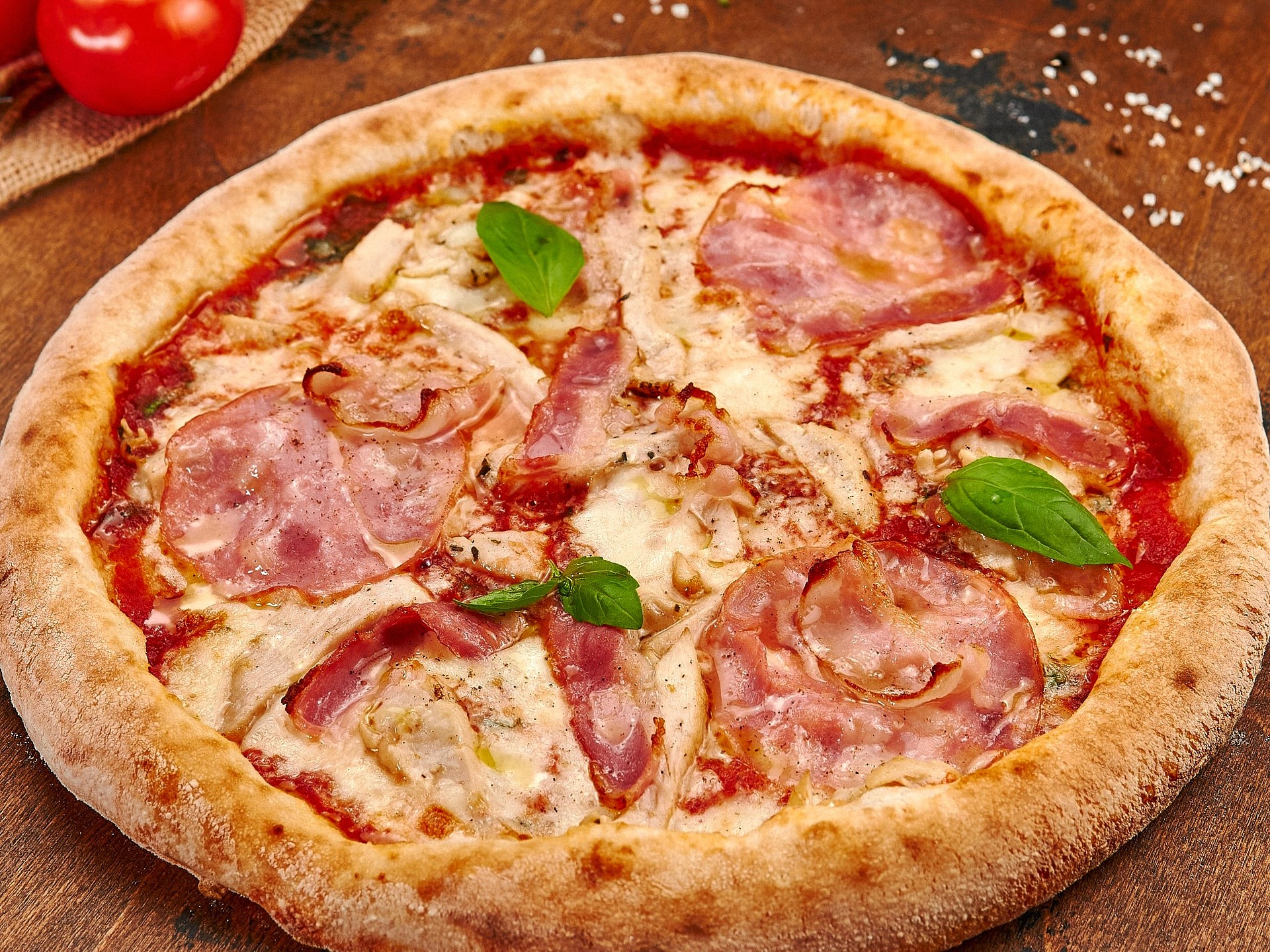 Пицца с беконом, курицей и ветчиной, 25 см