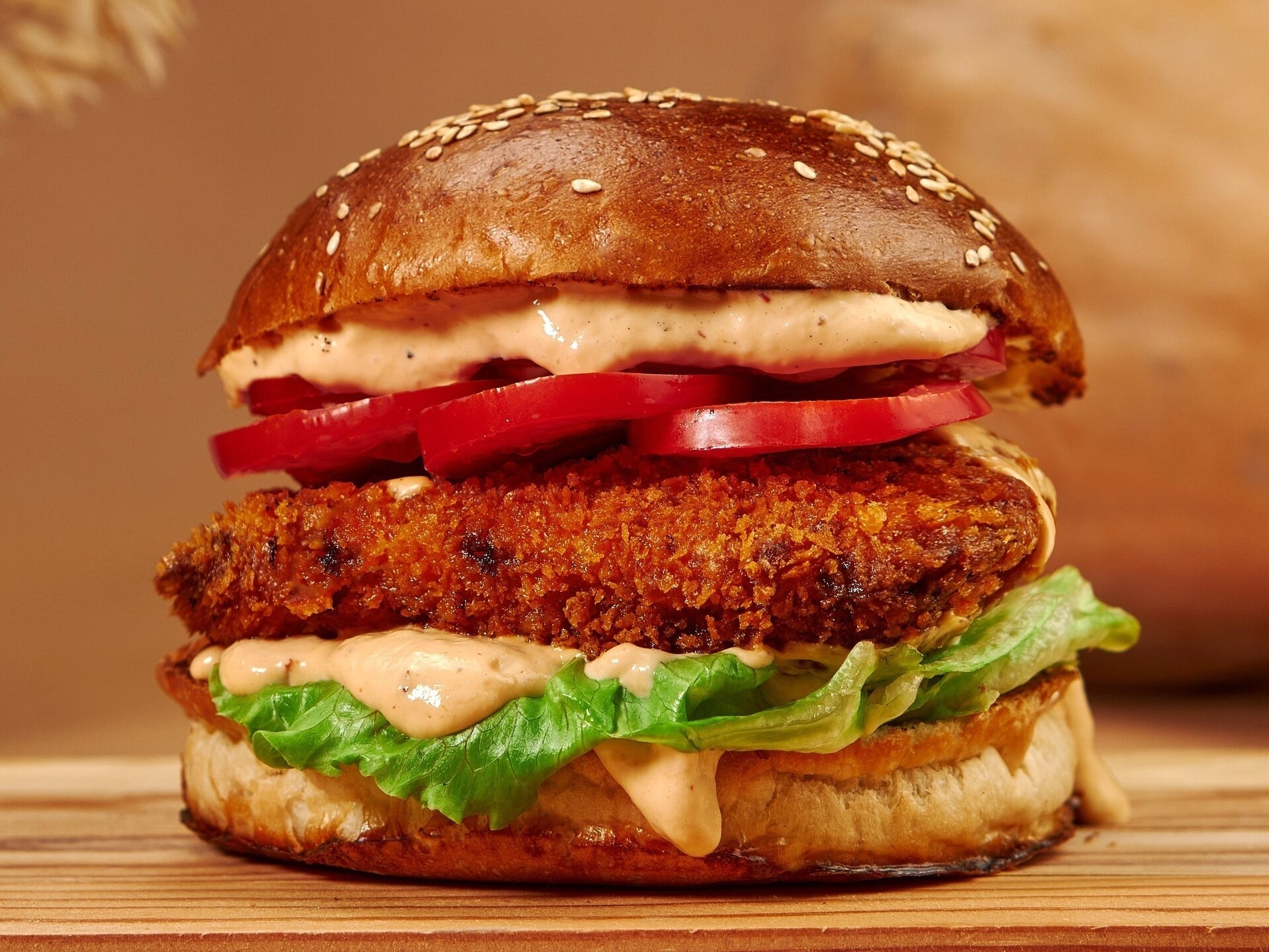 Чикен с хрустящим филе и соусом из копченого сыра