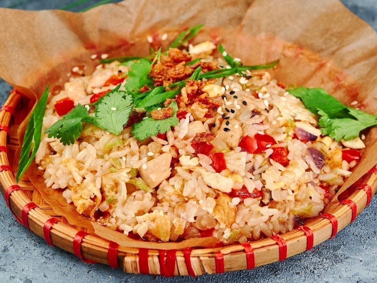 Жареный рис с курицей терияки