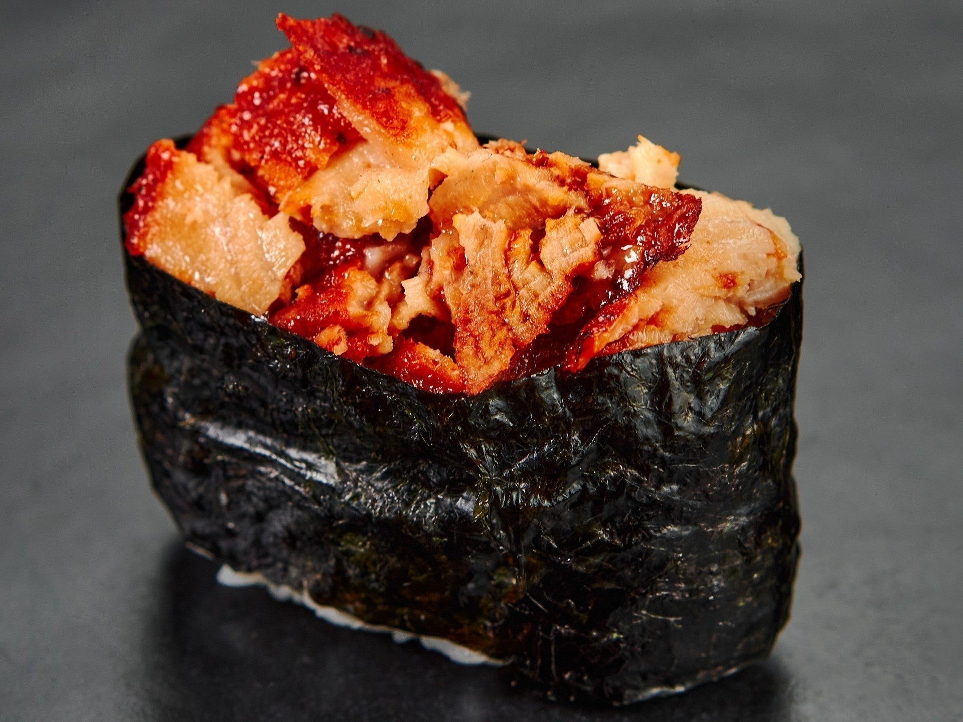 Гункан с угрем 