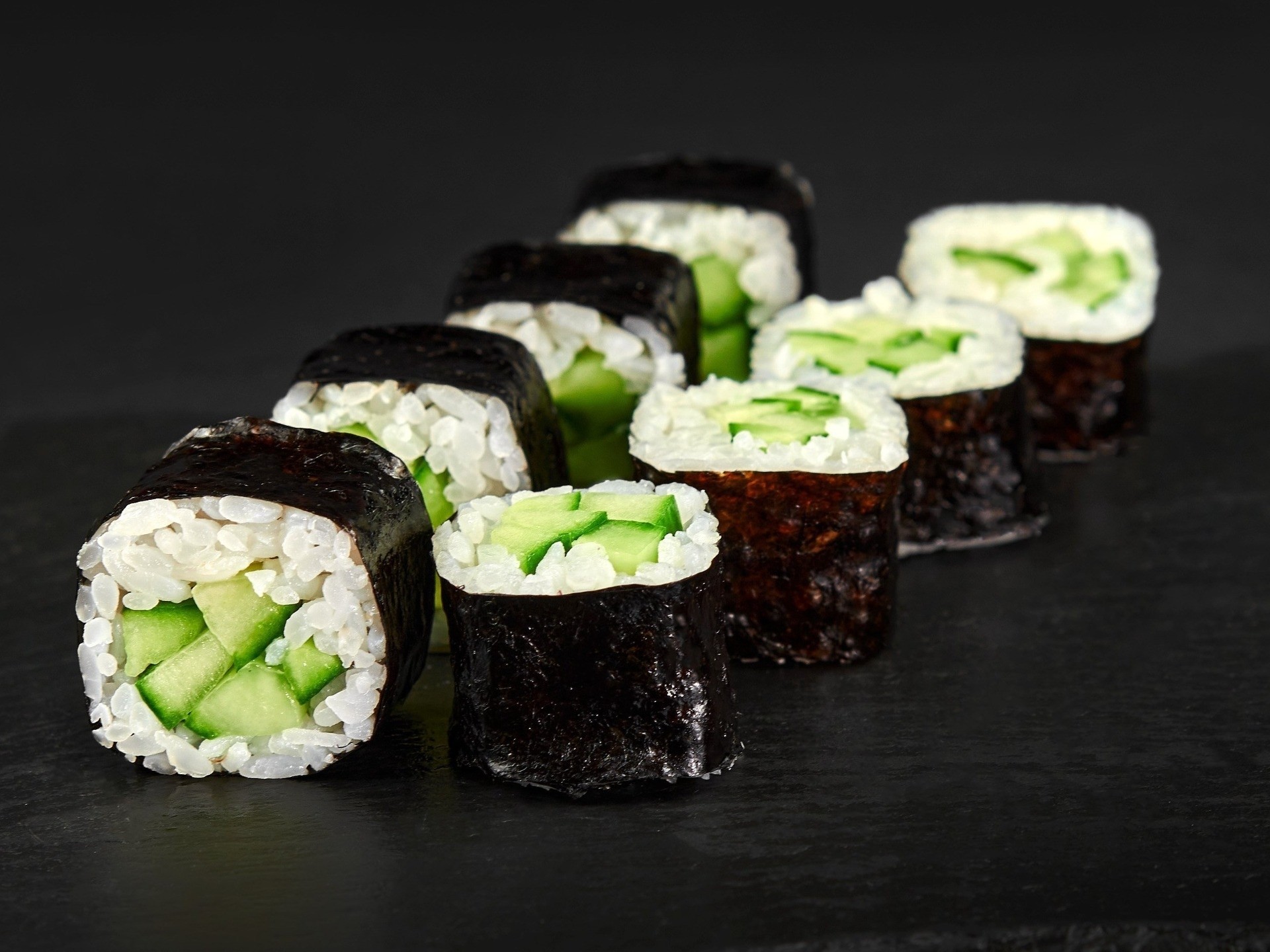 Маки с огурцом