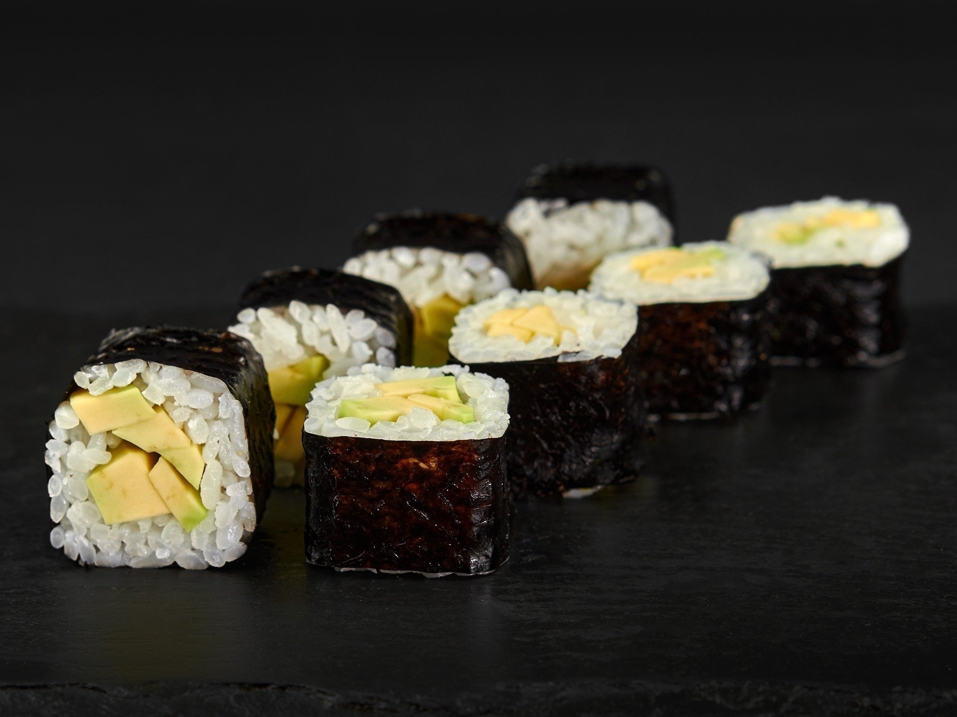 Маки с авокадо